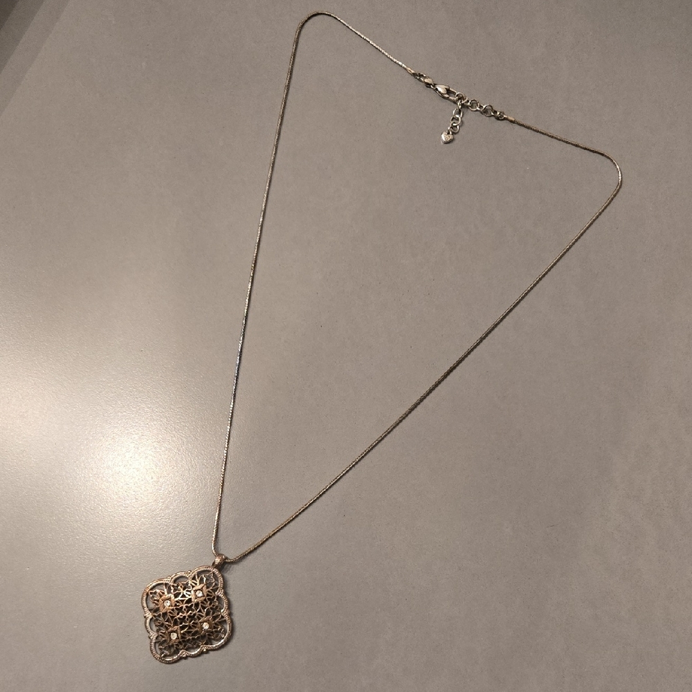 Elegant Silver Filigree Pendant Necklace